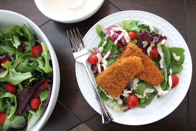 Breaded fish salad with remoulade
